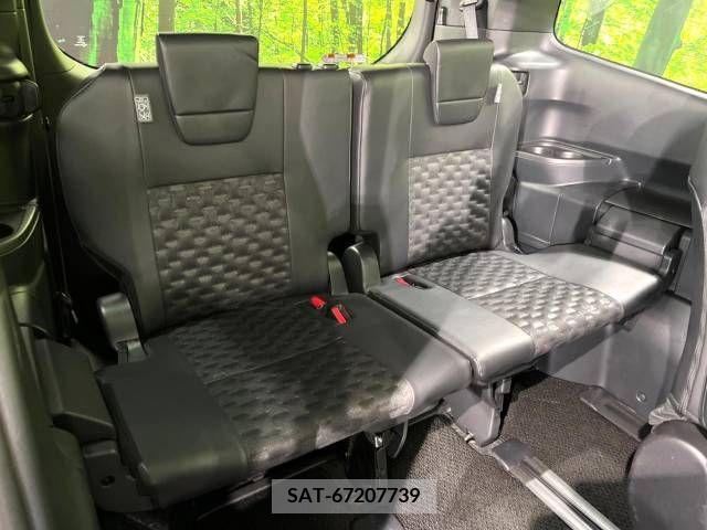 Toyota VOXY 2023-10 313619-9