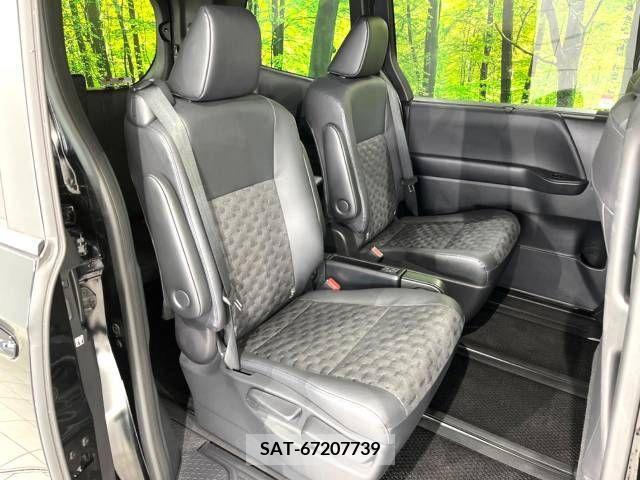 Toyota VOXY 2023-10 313619-8