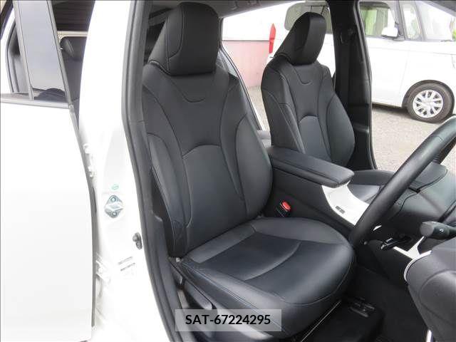 Toyota PRIUS 2017-01 255596-16