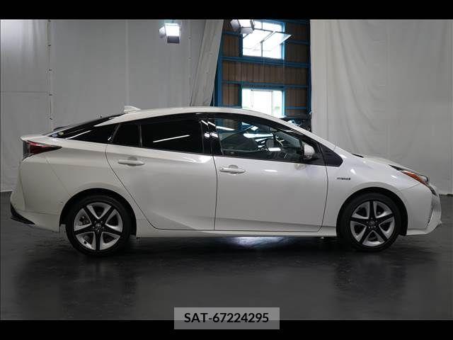 Toyota PRIUS 2017-01 255596-15