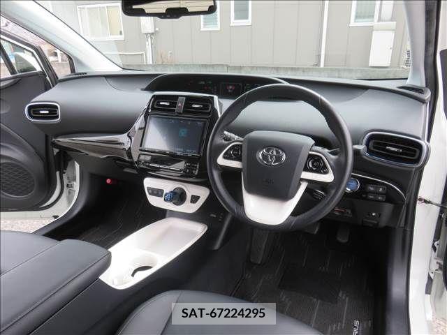 Toyota PRIUS 2017-01 255596-1