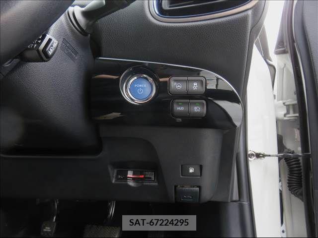 Toyota PRIUS 2017-01 255596-13