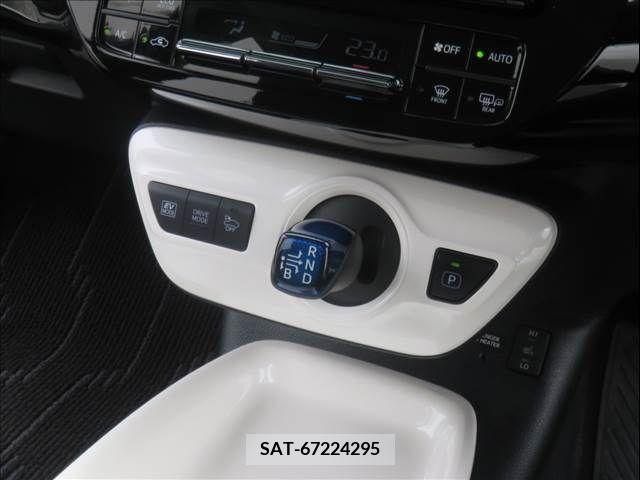 Toyota PRIUS 2017-01 255596-11
