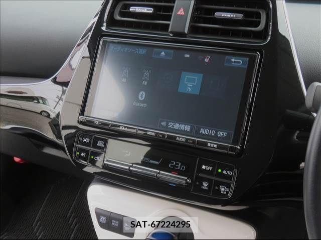 Toyota PRIUS 2017-01 255596-10