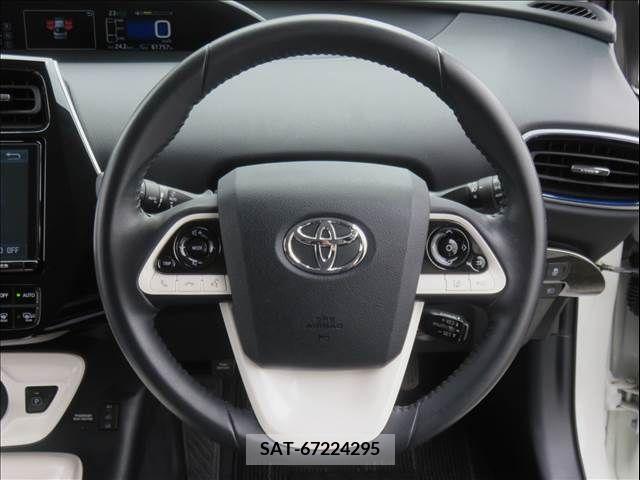 Toyota PRIUS 2017-01 255596-9