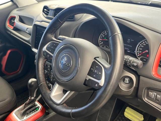 Jeep RENEGADE 2019-06 23157-13