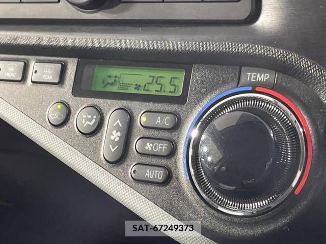 Toyota AQUA 2013-04 313977-2