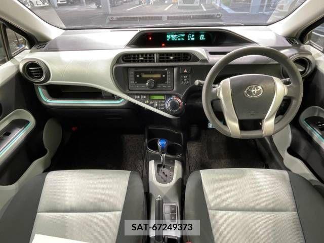 Toyota AQUA 2013-04 313977-1