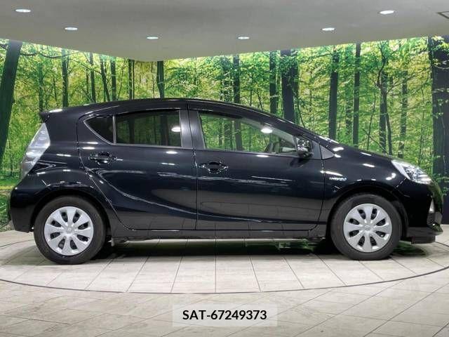 Toyota AQUA 2013-04 313977-17