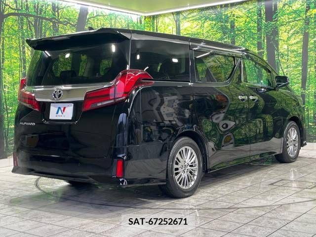 Toyota ALPHARD 2021-10 215804-18