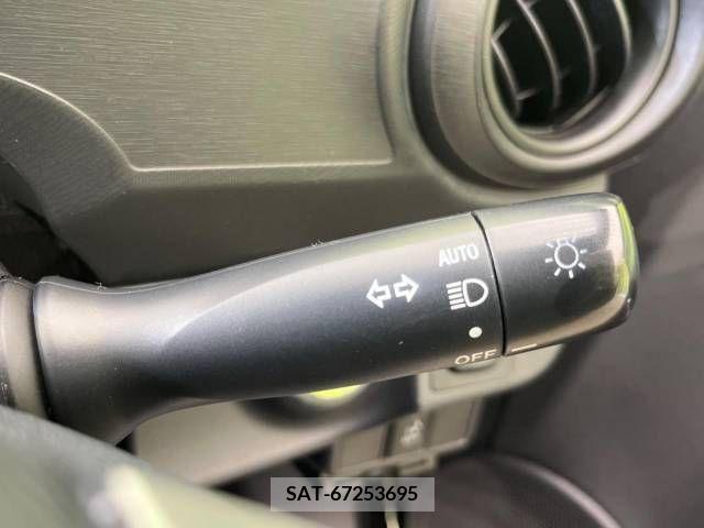 Toyota AQUA 2014-05 342085-6