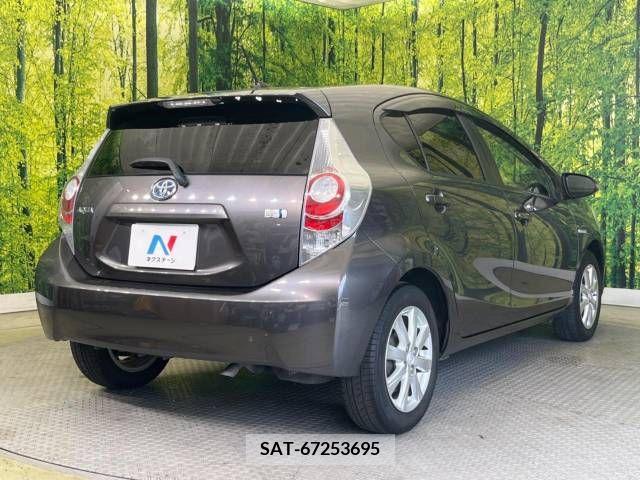 Toyota AQUA 2014-05 342085-17