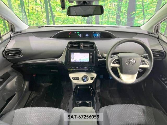 Toyota PRIUS 2018-08 237758-1