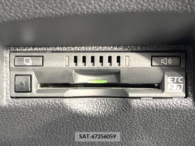 Toyota PRIUS 2018-08 237758-7