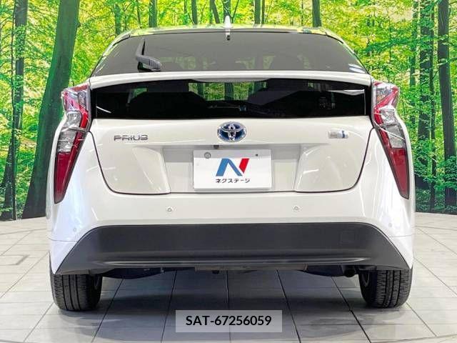 Toyota PRIUS 2018-08 237758-15