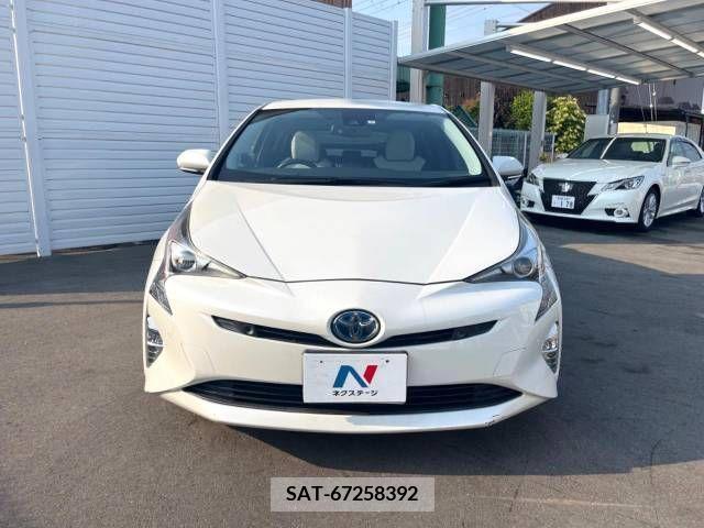 Toyota PRIUS 2017-06 322391-16