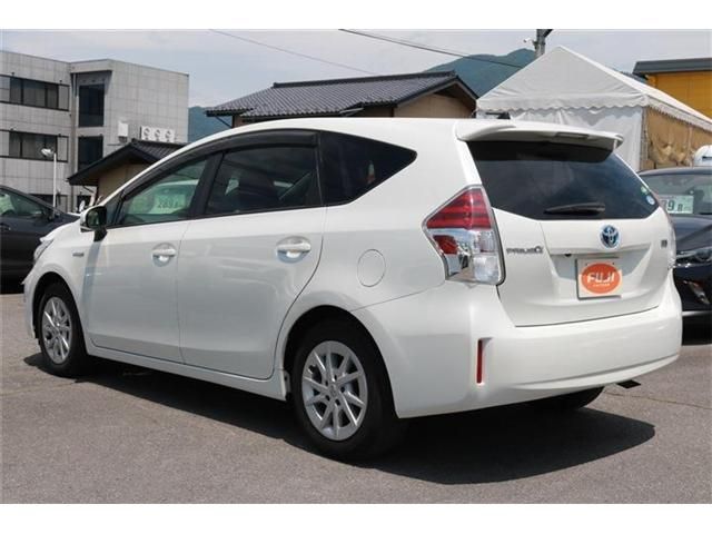 Toyota PRIUS ALPHA 2015-05 7910-1