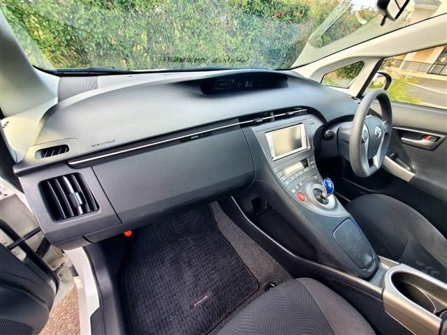 Toyota PRIUS 2014-02 12014-7