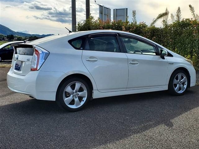 Toyota PRIUS 2014-02 12014-5