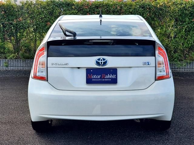 Toyota PRIUS 2014-02 12014-3