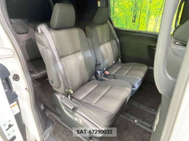 Toyota VOXY 2018-03 288856-9