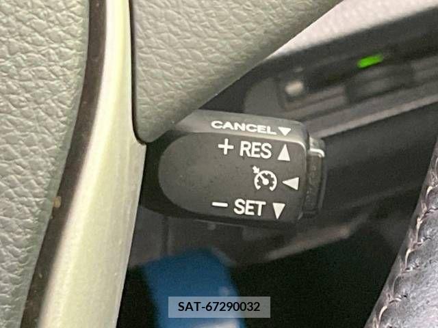 Toyota VOXY 2018-03 288856-7