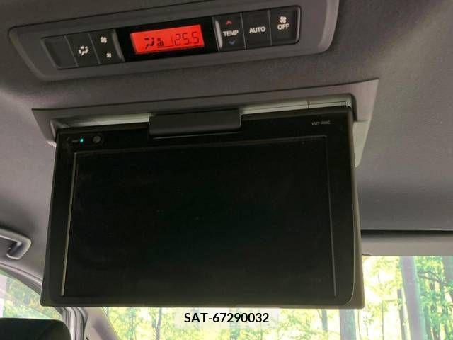 Toyota VOXY 2018-03 288856-2
