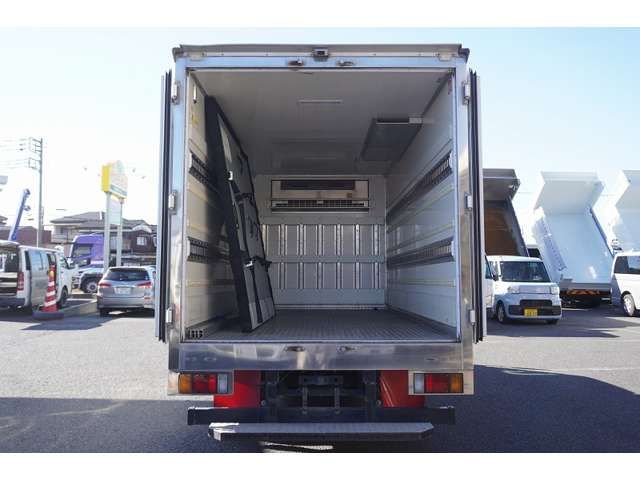 Isuzu ELF TRUCK 2017-06 15088-17