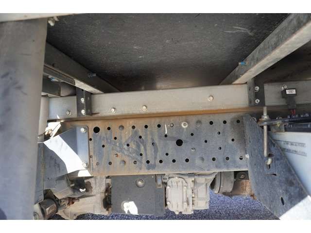 Isuzu ELF TRUCK 2017-06 15088-10