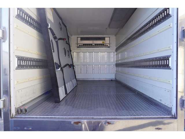 Isuzu ELF TRUCK 2017-06 15088-18