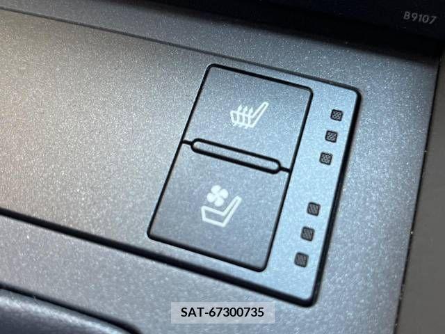Lexus IS 2016-10 300079-4