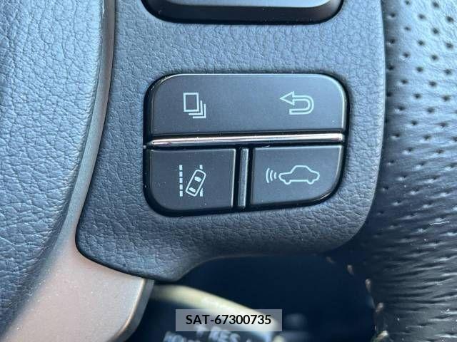 Lexus IS 2016-10 300079-5