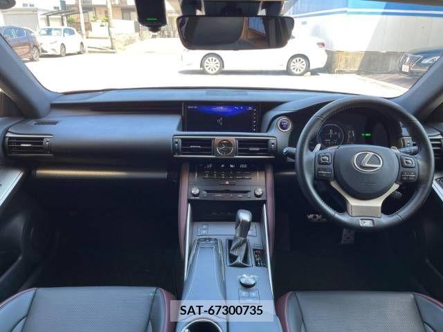 Lexus IS 2016-10 300079-1