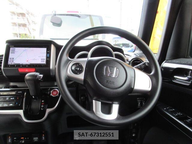 Honda N BOX CUSTOM 2017-03 209704-1