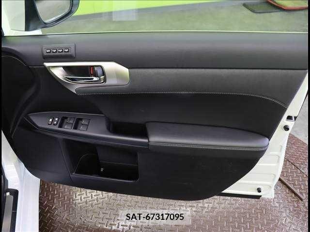 Lexus CT 2018-07 225402-23