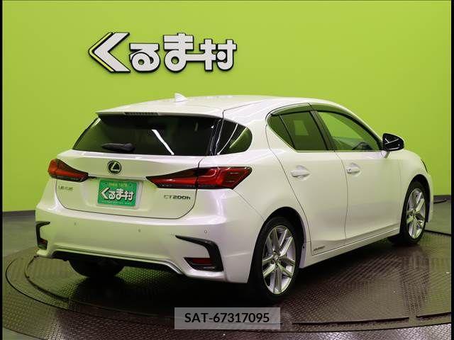 Lexus CT 2018-07 225402-1
