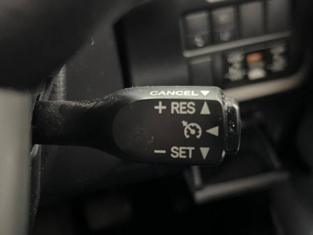 Toyota VOXY 2021-03 182357-6