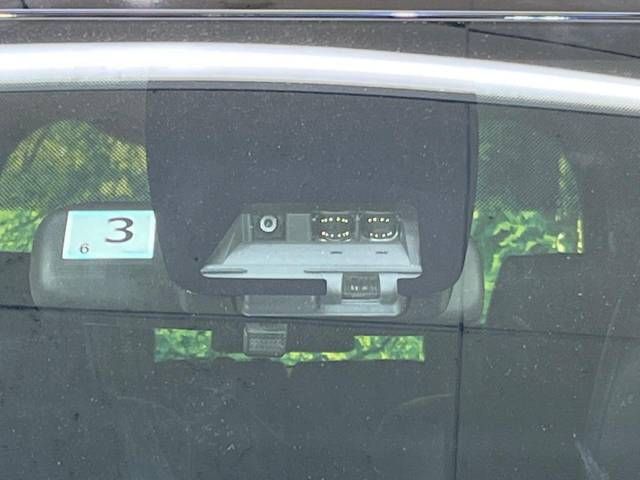 Toyota VOXY 2021-03 182357-2