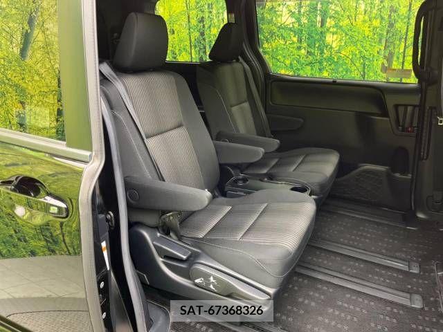 Toyota VOXY 2017-08 394977-9