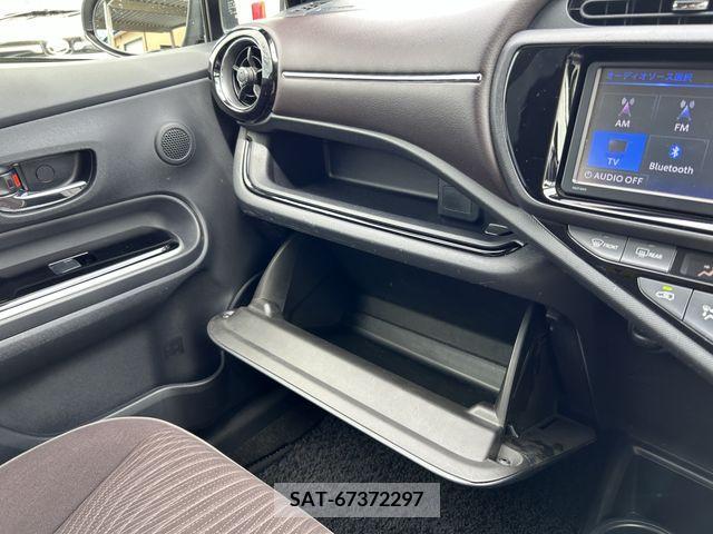 Toyota AQUA 2015-07 389286-19