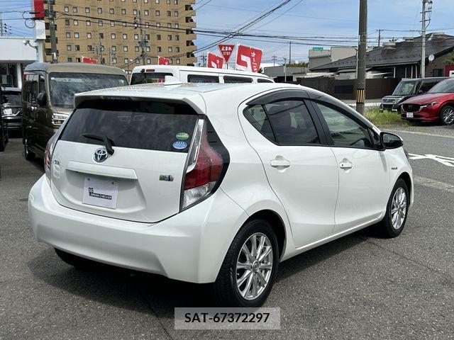 Toyota AQUA 2015-07 389286-1