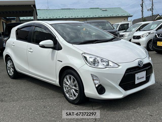 Toyota AQUA 2015-07 389286-5