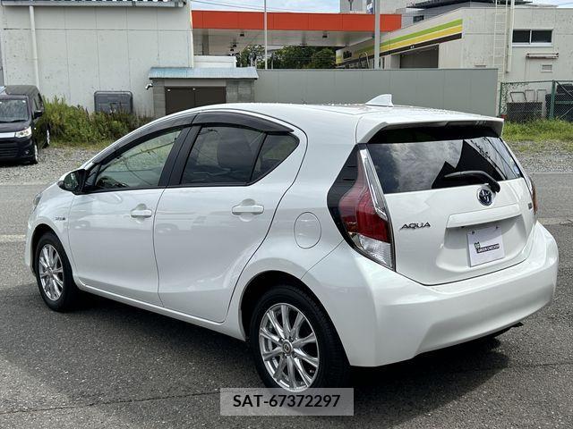 Toyota AQUA 2015-07 389286-8