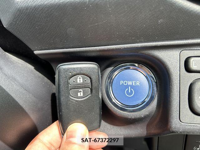 Toyota AQUA 2015-07 389286-12
