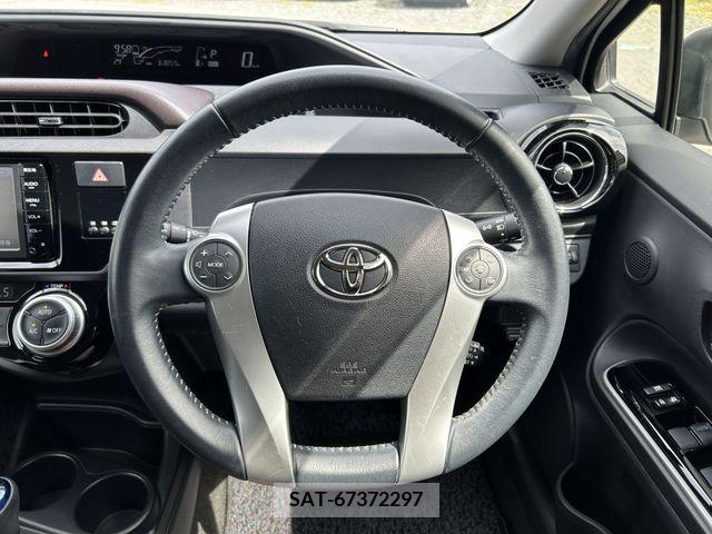 Toyota AQUA 2015-07 389286-11