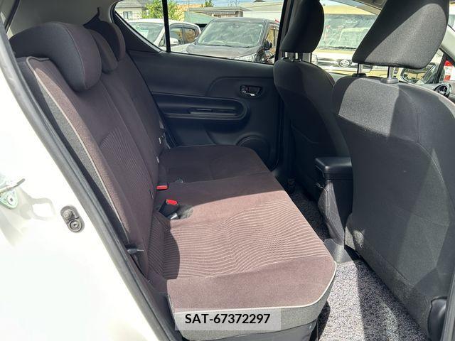 Toyota AQUA 2015-07 389286-21