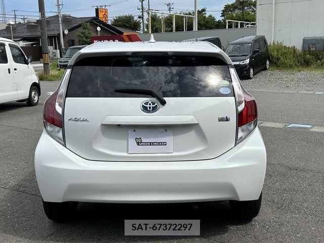 Toyota AQUA 2015-07 389286-7