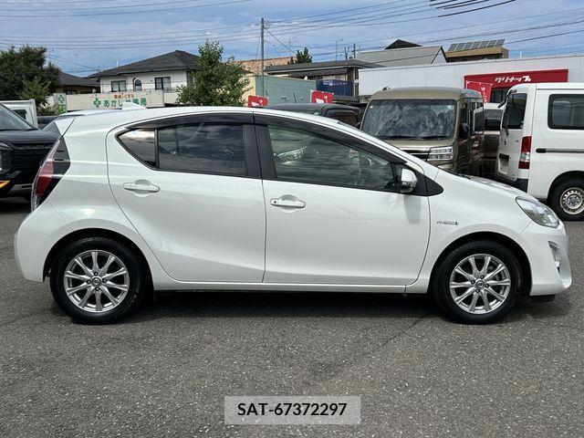 Toyota AQUA 2015-07 389286-6