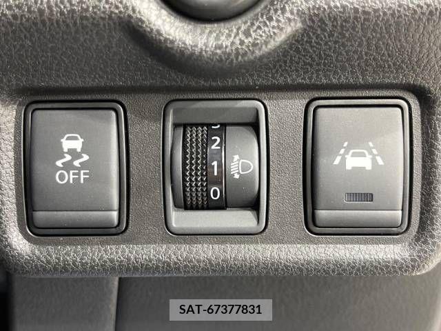 Nissan NOTE 2017-03 305348-6