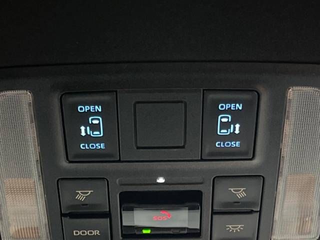 Toyota VOXY 2023-05 181675-4